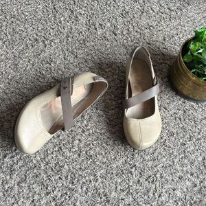 OTBT Women's Salem Size 6 M Tan Brown Leather Mary Jane Wedge Shoes Comfort New